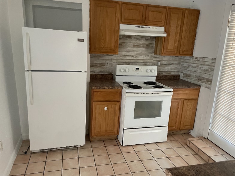 Building Photo - 5767 Lakeville Rd