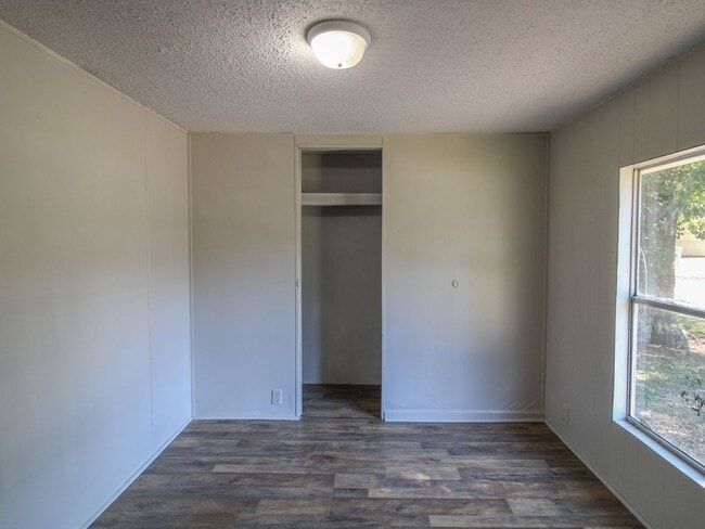 Building Photo - Beautifully Updated 3BR/2BA Trailer in Mus...