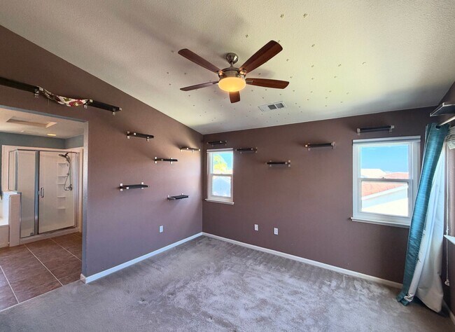 Building Photo - 720 Legends Pl