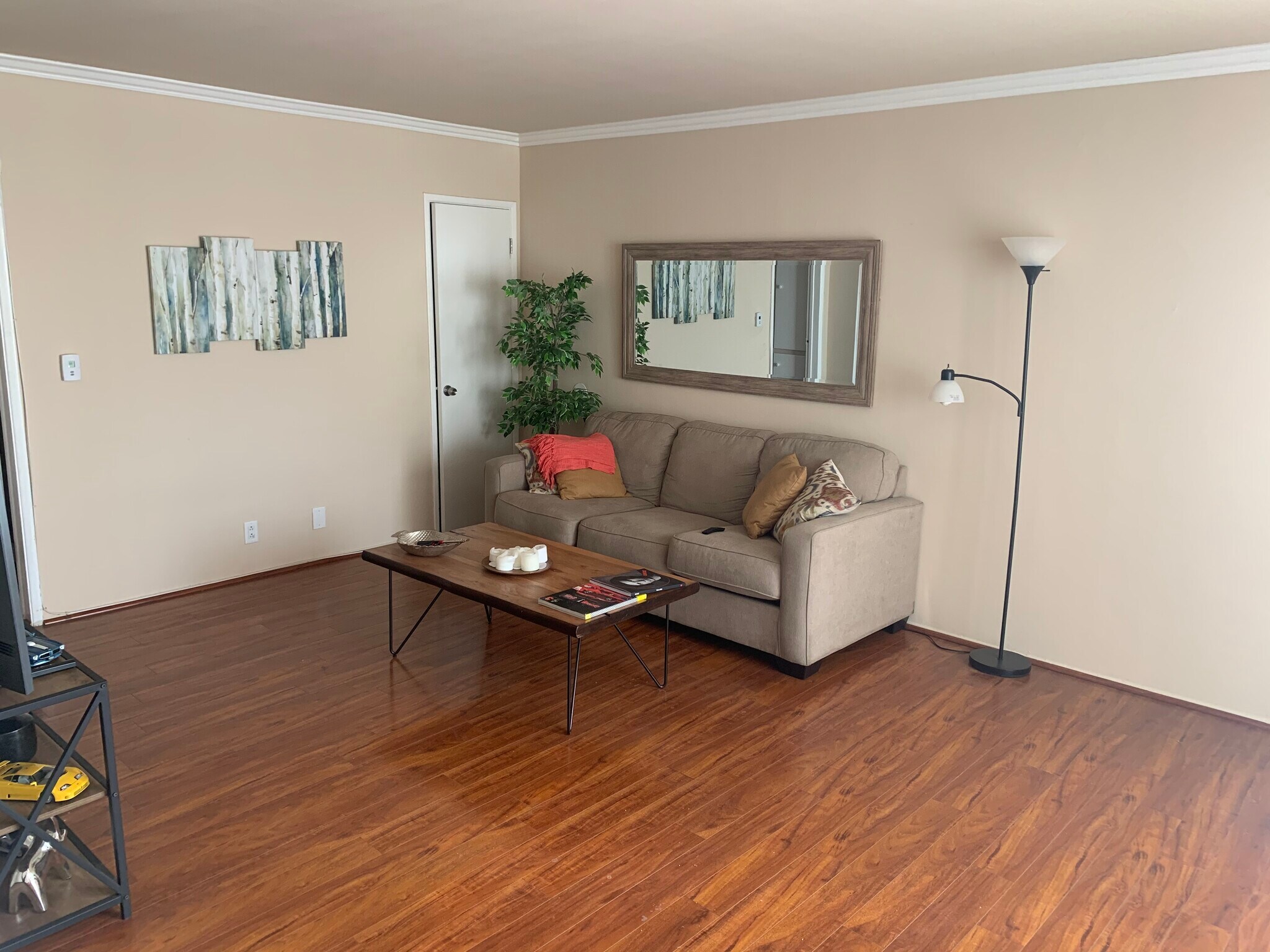 Building Photo - 1221 S Sherbourne Dr