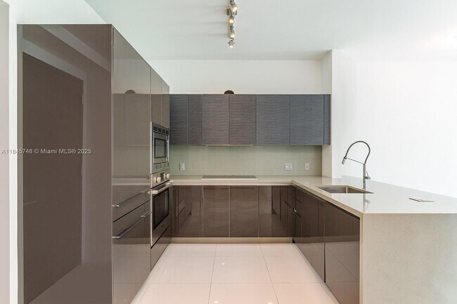 Building Photo - 1080 Brickell Ave