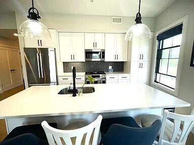 Building Photo - 37 Horace St