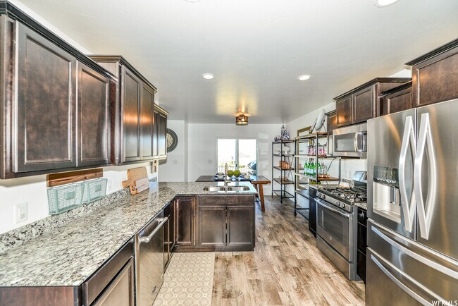 Building Photo - 15030 Gallant Dr