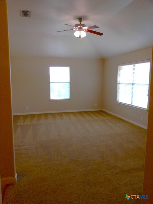 Building Photo - 312 Sparrow