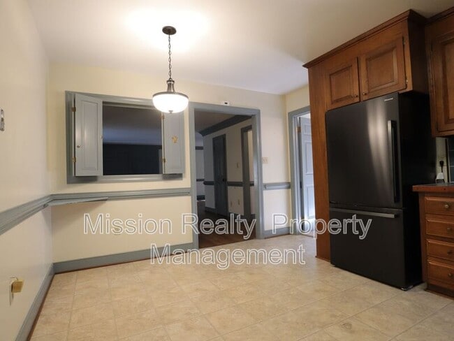 Building Photo - 7580 Rockfalls Dr