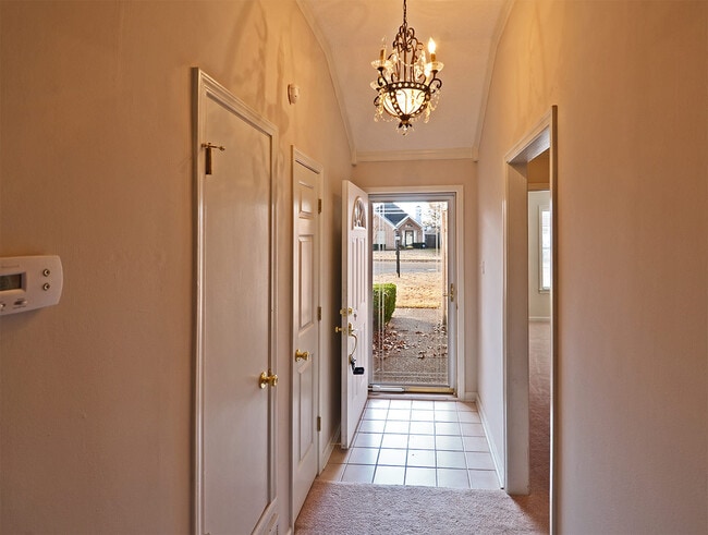 Building Photo - 3 bed, 2 bath in Arlington/Lakeland area
