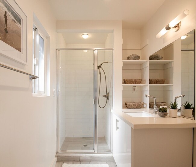 Building Photo - Single Family Home with Coastal Luxury wit...