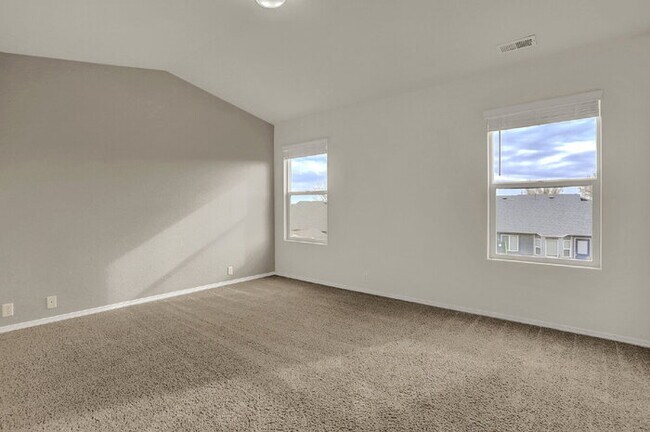 Building Photo - Updated 2-Bed Townhome Just Minutes from F...