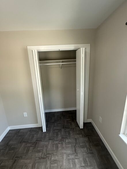 Building Photo - 204 Cude Ln