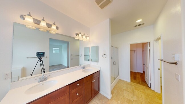 Building Photo - Available Now: Cozy 4 Bedroom 2.5 Bath Hom...