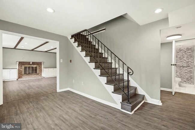 Building Photo - 808 E Franklin Ave