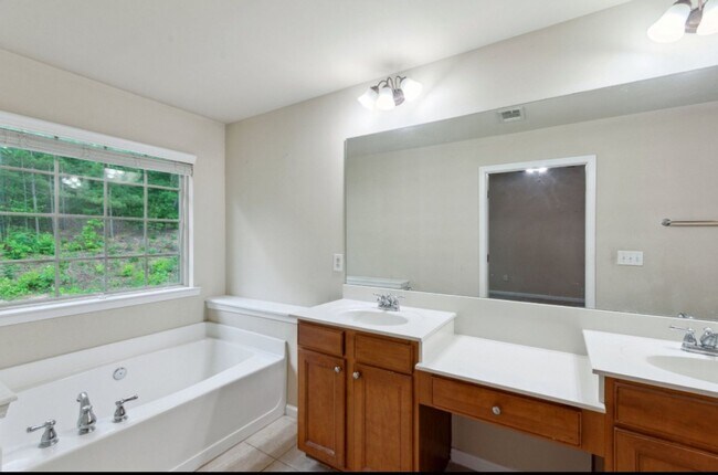 Building Photo - 1798 Oak Brook Ln NW