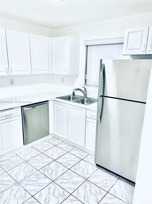 Building Photo - 6801 Harding Ave