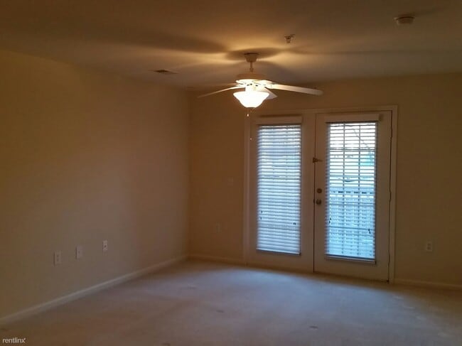 Building Photo - 2 br, 2 bath  - 7108 W Friendly Ave Unit 105