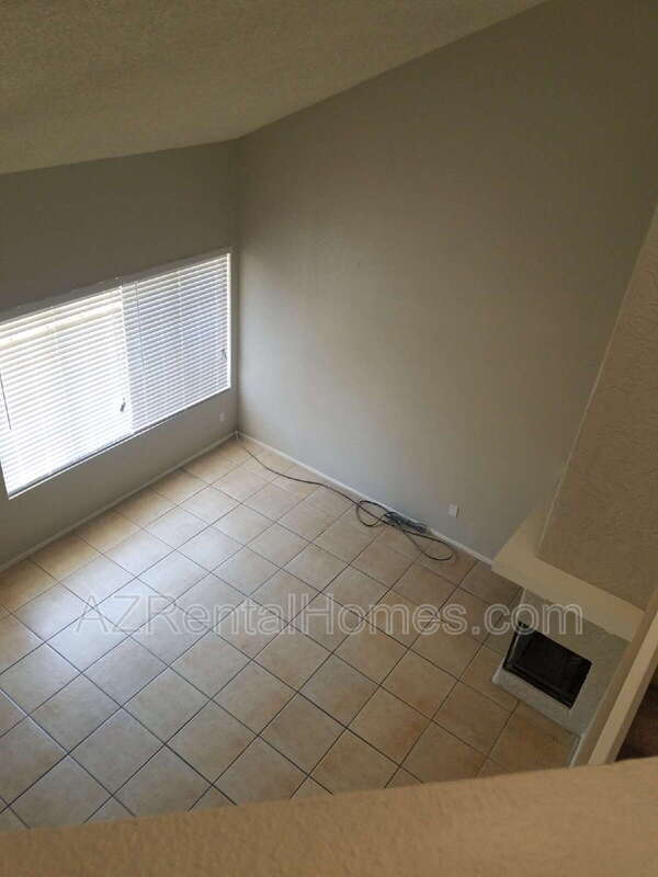 Building Photo - 609 E Mesquite Cir