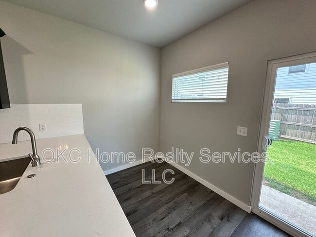 Building Photo - 8925 NW 109th Terrace