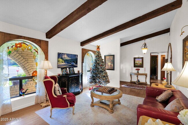 Building Photo - 426 E Carol Ann Way