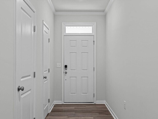 Building Photo - 3BR Like-New Townhome – GREAT PRICE - Community Pool/Playground