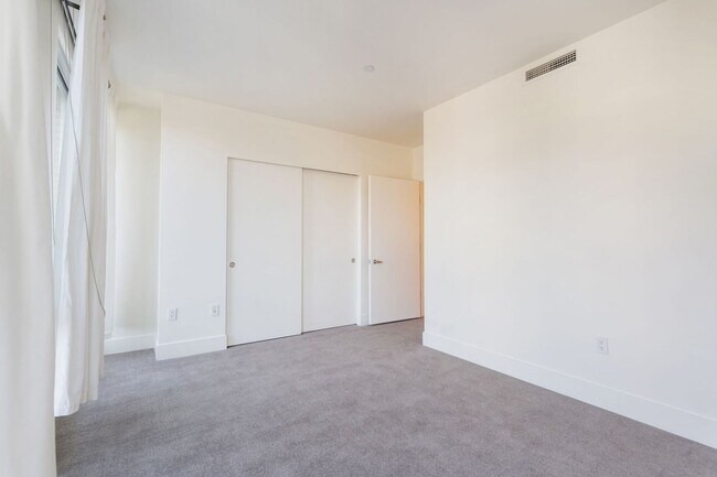 Building Photo - 937 NW Glisan St