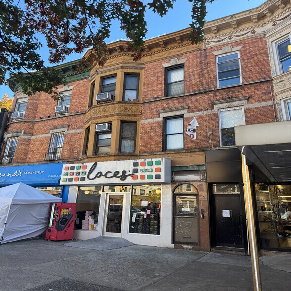 Building Photo - 100 E Valley Stream Blvd