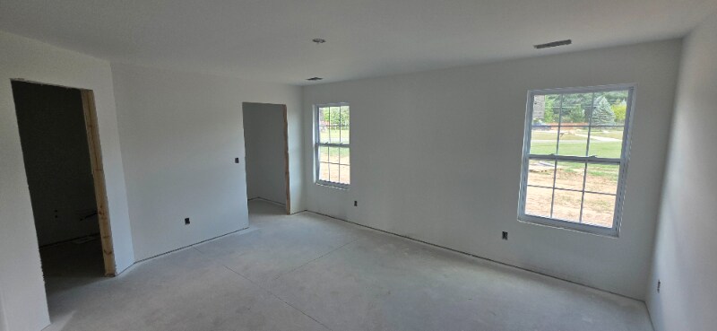 Building Photo - 2975 E Valley Rd