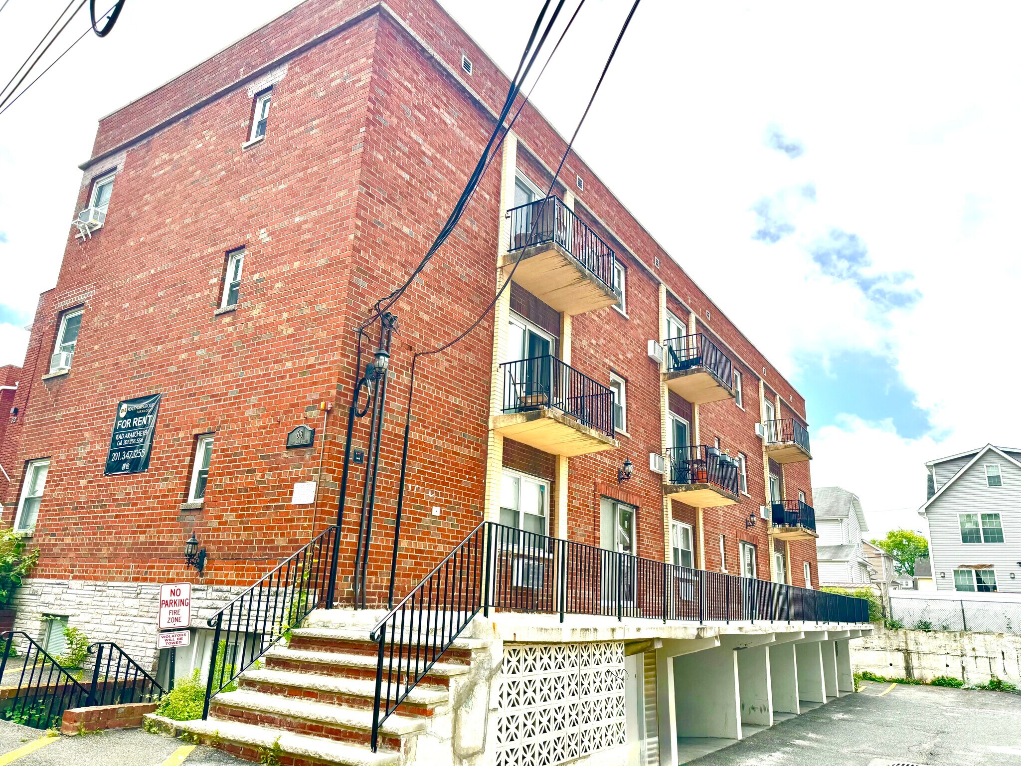 Building Photo - 68 E Main