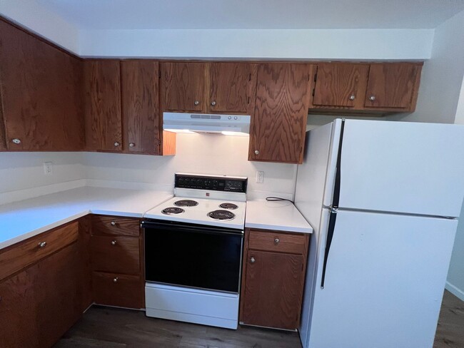 Building Photo - Clinton 2 bed 1.5 bath- 5 min from the Cli...