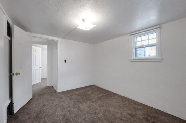 Building Photo - Spacious 4BR House in Greeley