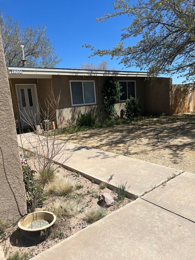 Building Photo - 5200 Mariposa Dr NW