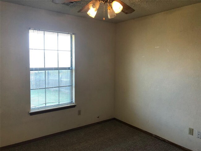 Building Photo - 529 Fire Light Dr