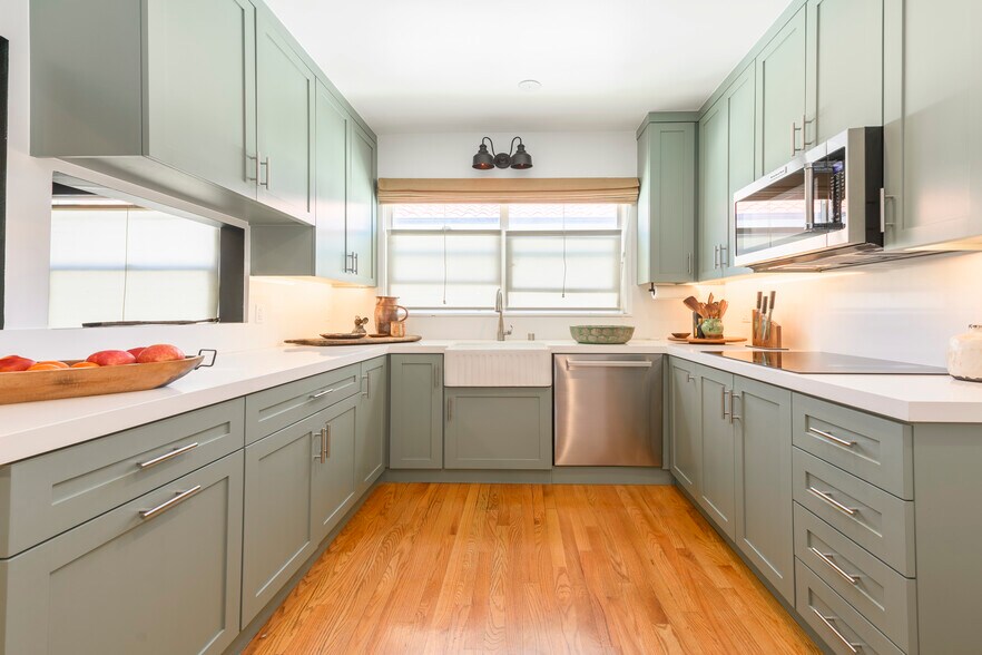 Building Photo - 148 S Orange Dr