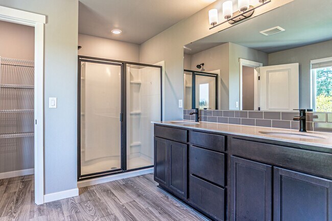 Building Photo - Spacious 4 bed home in Cascade Vista Commu...