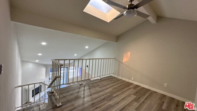 Building Photo - 923 Lotus Cir