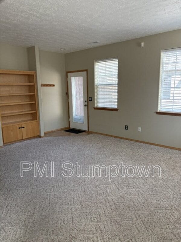 Building Photo - 14375 SE Oregon Trail Dr