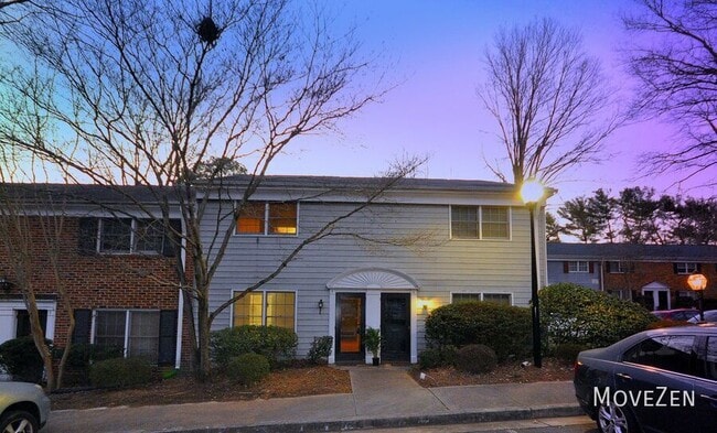 Building Photo - 2841 Tully Square