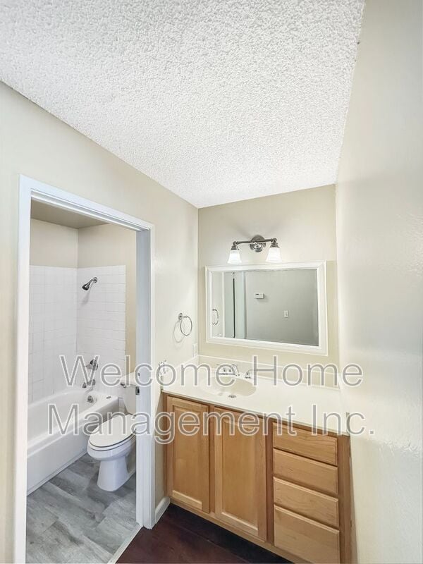 Building Photo - 1037 Mohr Ln