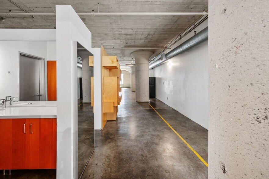 Building Photo - 1855 Industrial St