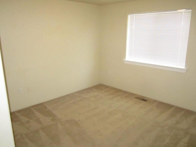 Building Photo - Charming Duplex for Rent