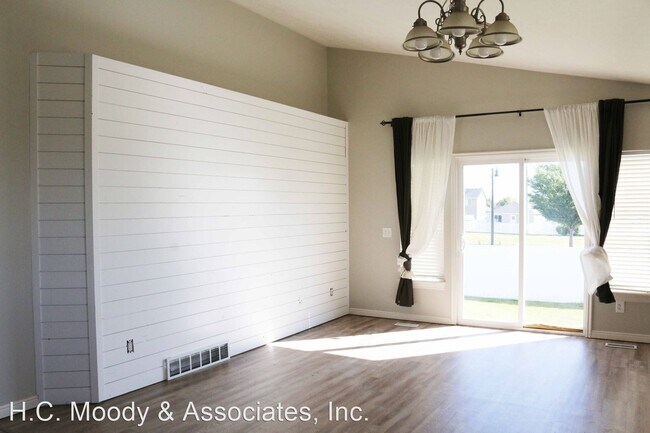 Building Photo - 3 br, 2 bath House - 12491 S. Rampart Way