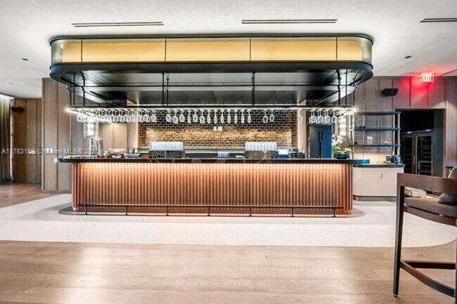 Building Photo - 601 NE 1st Ave