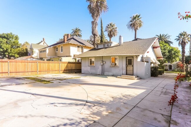 Building Photo - 3875 Pine St