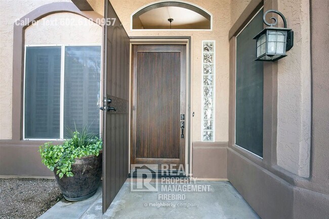 Building Photo - 4907 E Fernwood Ct