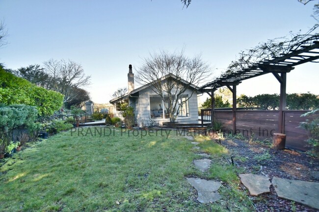 Building Photo - 3 Bedroom San Rafael home with views!