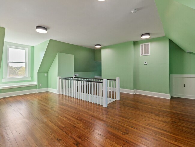 Building Photo - 402 S Chester St