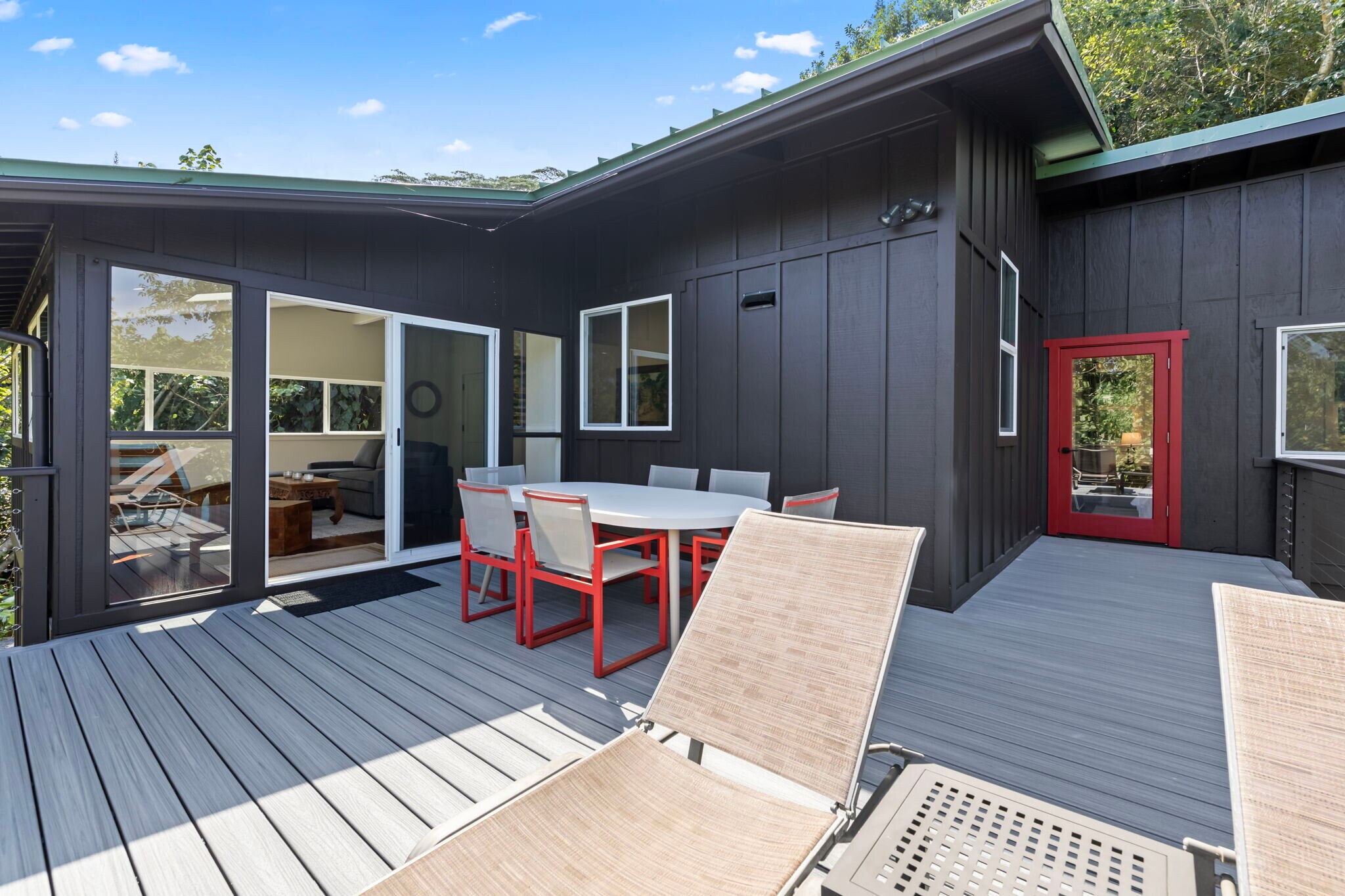 423 SF Lanai - 153 W Waipio Rd