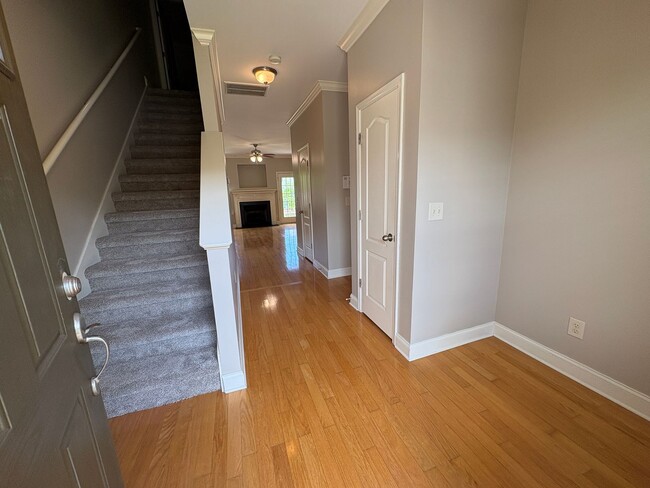 Building Photo - 735 Tulip Grove Rd