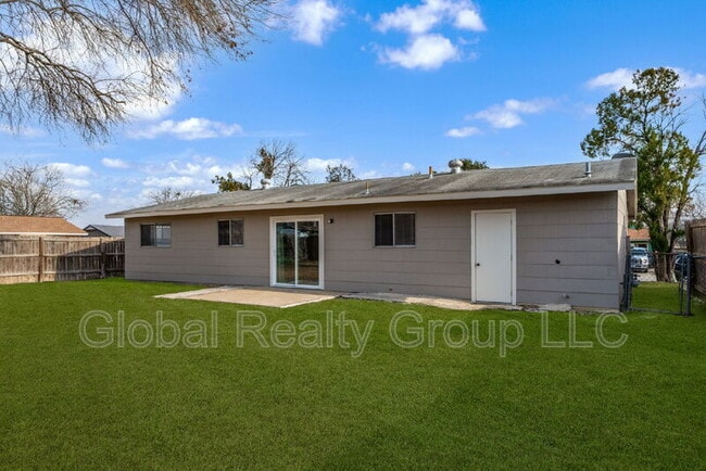 Building Photo - 301 Deborah Dr