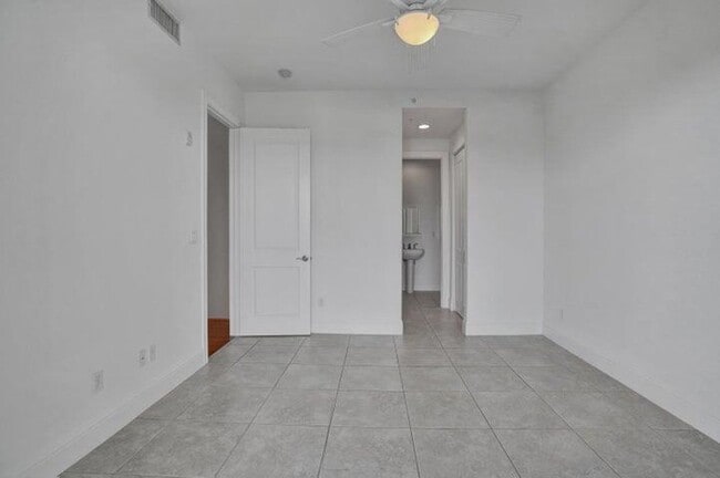 Building Photo - 3120 E Latitude Cir