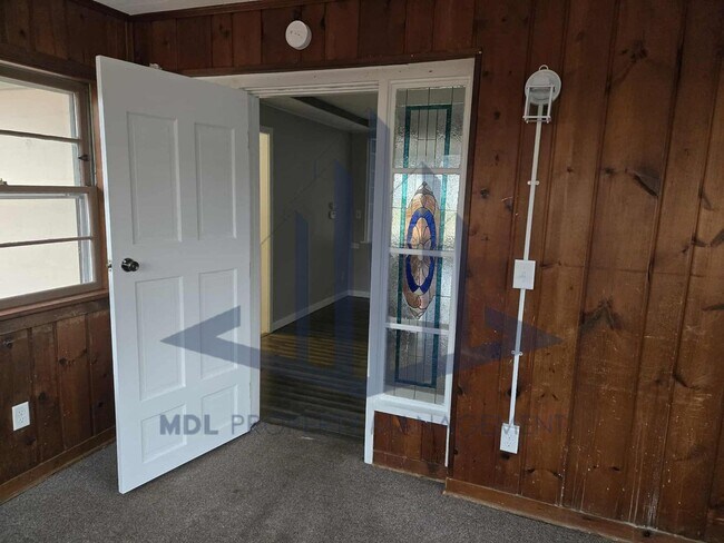 Building Photo - Gorgeous and Cozy 3 bed in Saginaw, Available now!