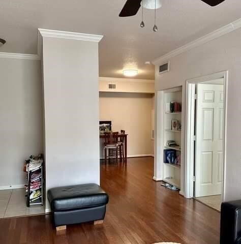 Building Photo - 2255 Braeswood Park Dr